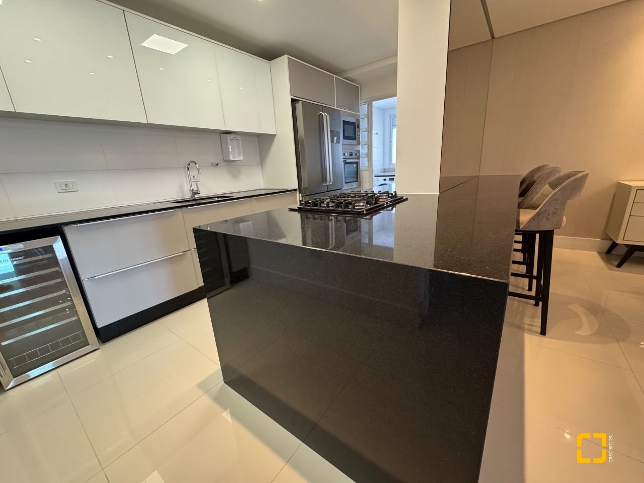 Apartamento com 165m², 6 quartos (sendo 3 suítes), 2 garagens, no bairro Agronômica em Florianópolis