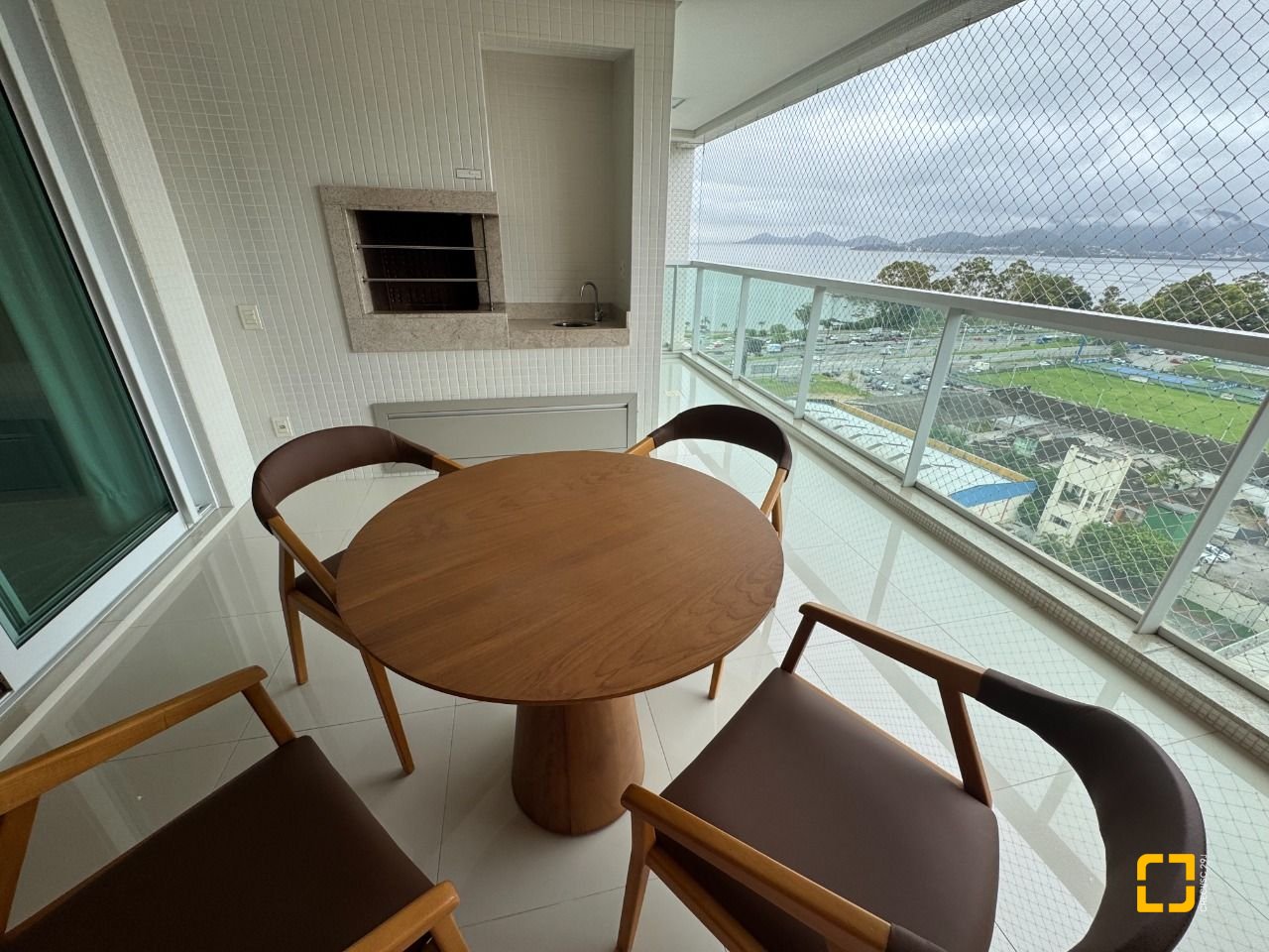 Apartamento com 165m², 6 quartos (sendo 3 suítes), 2 garagens, no bairro Agronômica em Florianópolis