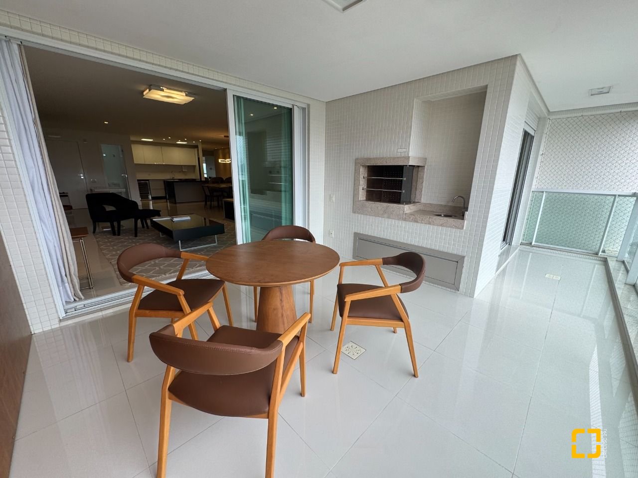 Apartamento com 165m², 6 quartos (sendo 3 suítes), 2 garagens, no bairro Agronômica em Florianópolis