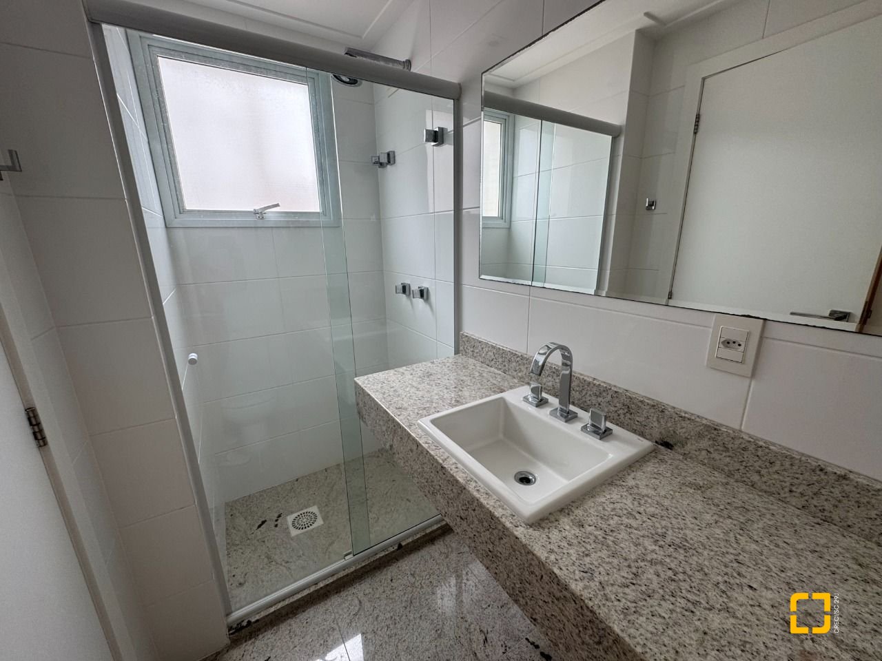 Apartamento com 165m², 6 quartos (sendo 3 suítes), 2 garagens, no bairro Agronômica em Florianópolis