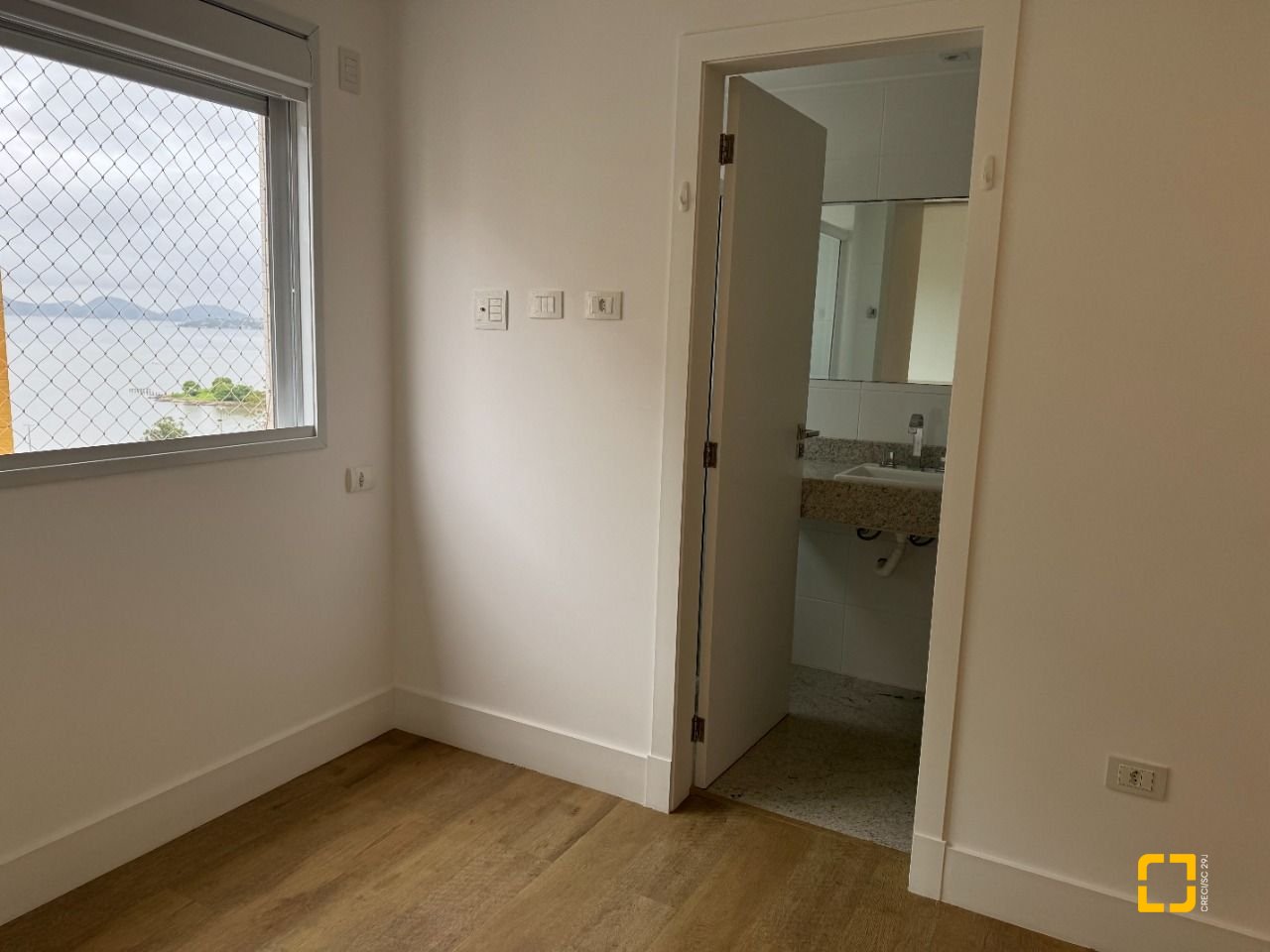Apartamento com 165m², 6 quartos (sendo 3 suítes), 2 garagens, no bairro Agronômica em Florianópolis