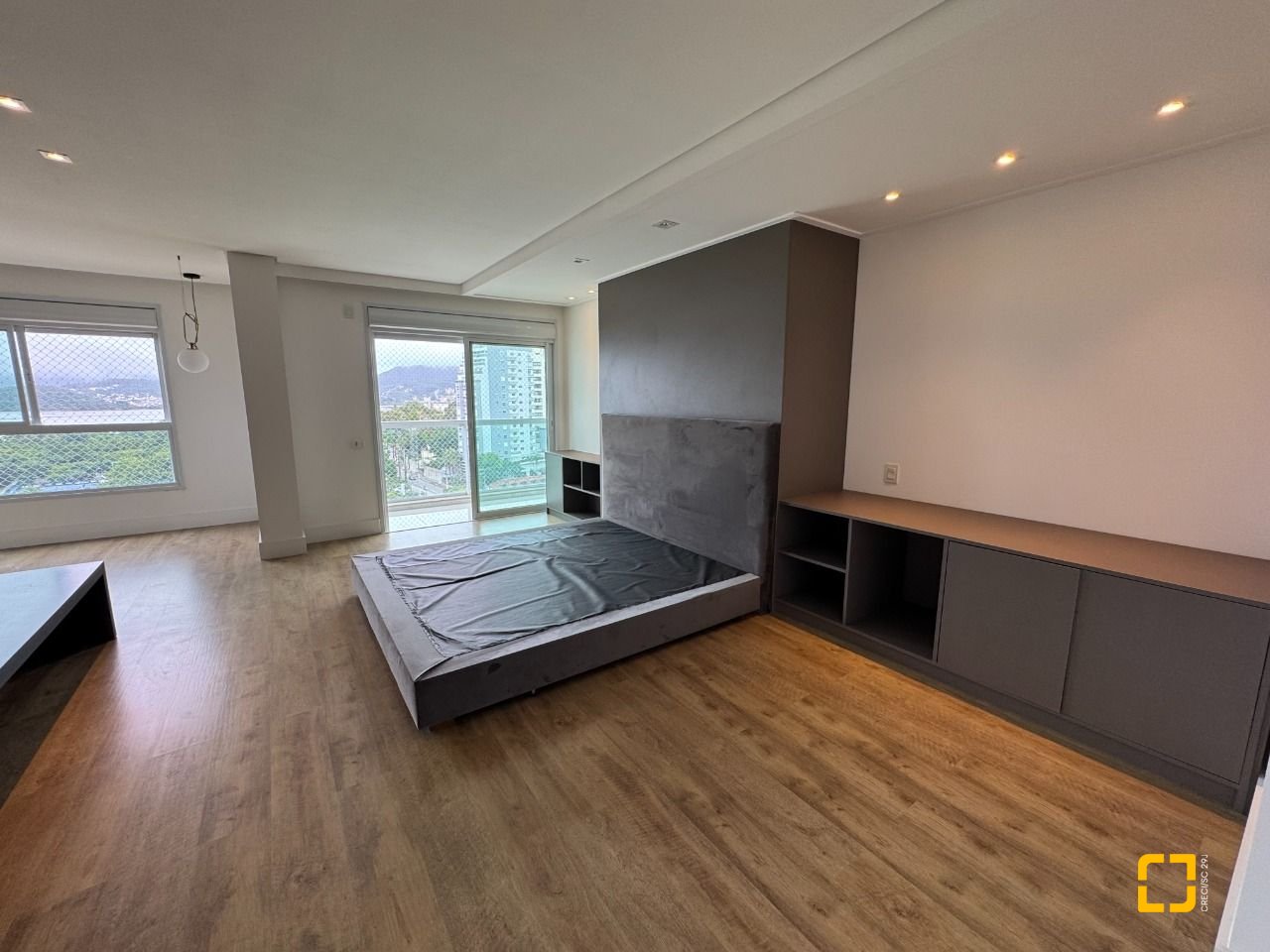 Apartamento com 165m², 6 quartos (sendo 3 suítes), 2 garagens, no bairro Agronômica em Florianópolis