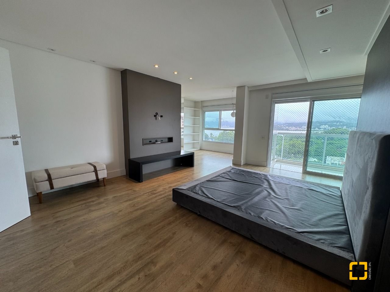 Apartamento com 165m², 6 quartos (sendo 3 suítes), 2 garagens, no bairro Agronômica em Florianópolis