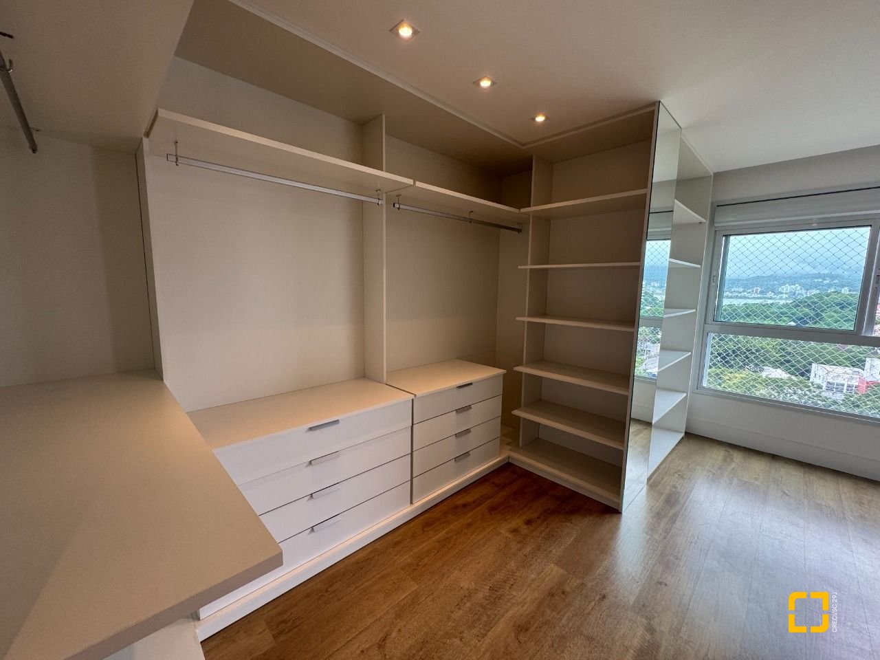 Apartamento com 165m², 6 quartos (sendo 3 suítes), 2 garagens, no bairro Agronômica em Florianópolis