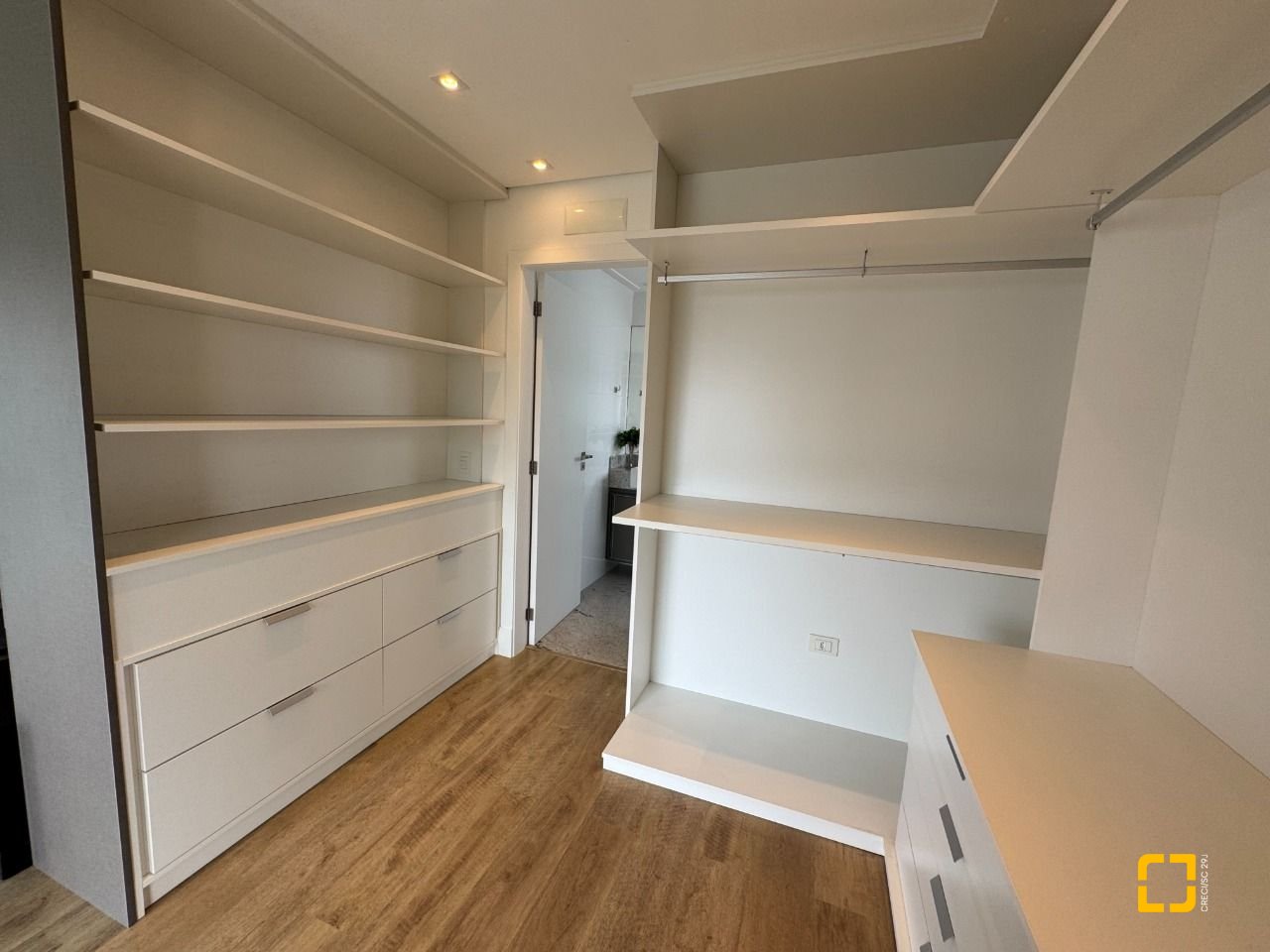 Apartamento com 165m², 6 quartos (sendo 3 suítes), 2 garagens, no bairro Agronômica em Florianópolis