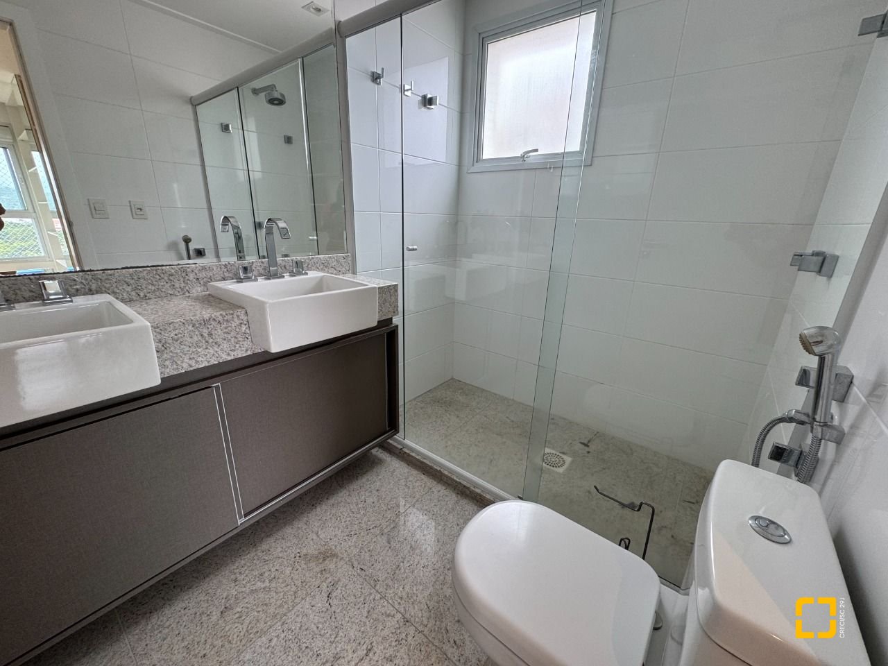Apartamento com 165m², 6 quartos (sendo 3 suítes), 2 garagens, no bairro Agronômica em Florianópolis