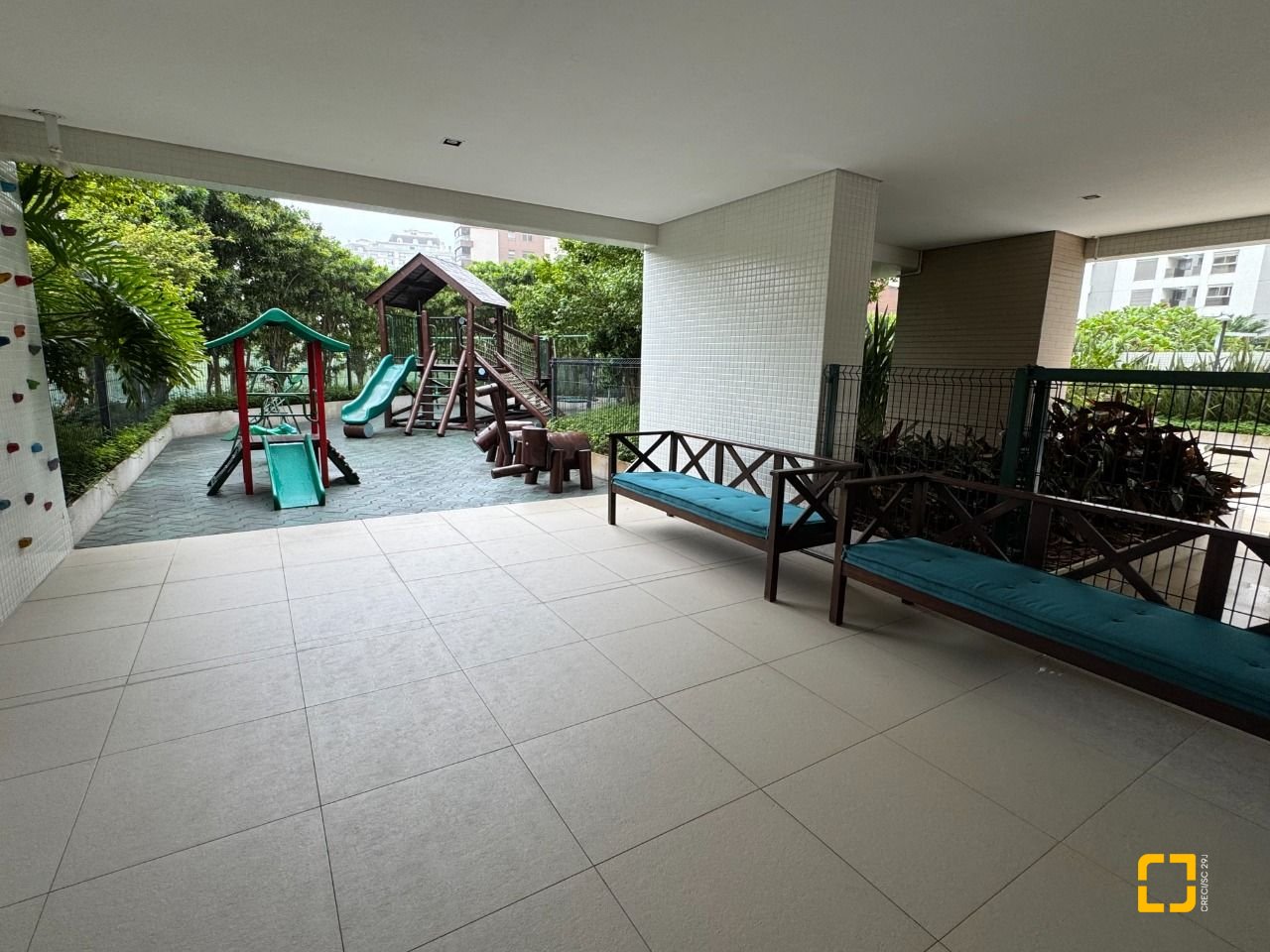 Apartamento com 165m², 6 quartos (sendo 3 suítes), 2 garagens, no bairro Agronômica em Florianópolis