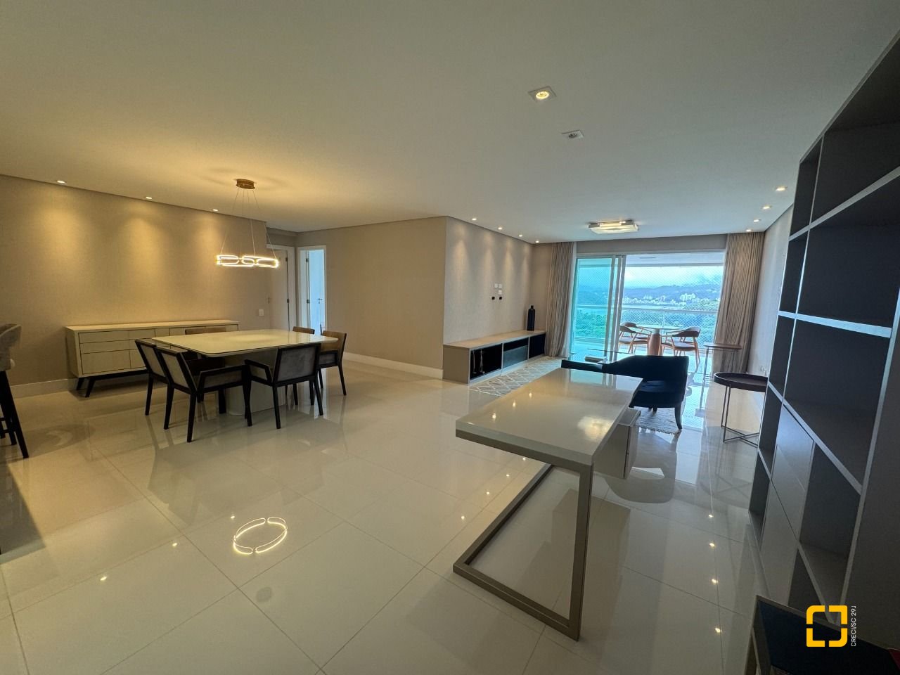Apartamento com 165m², 3 quartos (sendo 3 suítes), 2 garagens, no bairro Agronômica em Florianópolis