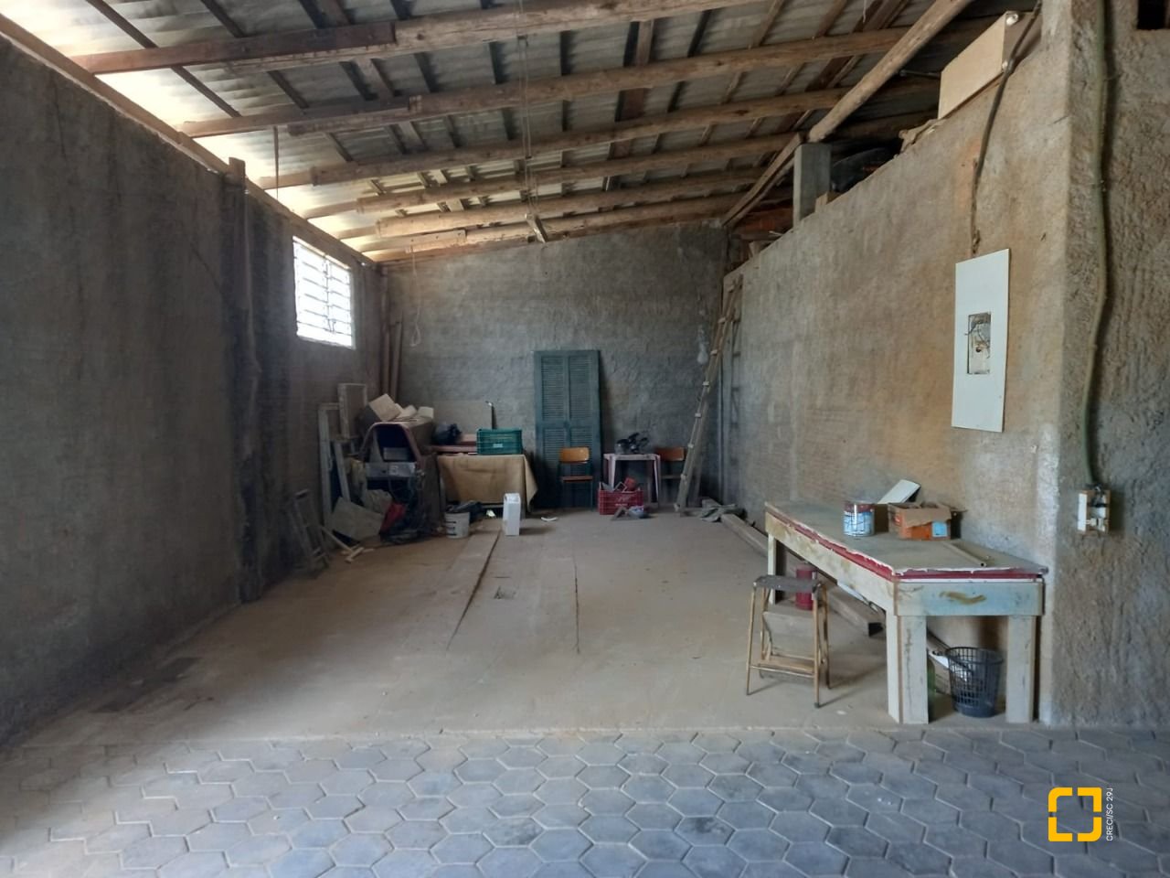 Galpão com 200m², 18 garagens, no bairro São João do Rio Vermelho em Florianópolis