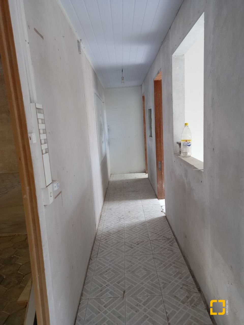 Galpão com 200m², 18 garagens, no bairro São João do Rio Vermelho em Florianópolis