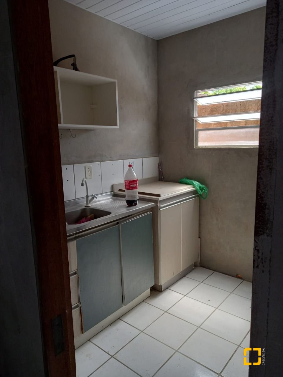 Galpão com 200m², 18 garagens, no bairro São João do Rio Vermelho em Florianópolis