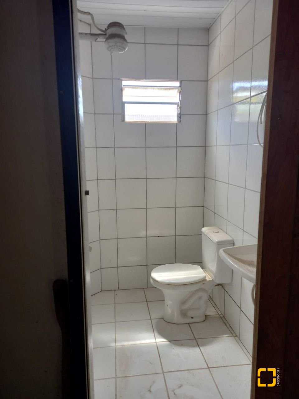 Galpão com 200m², 18 garagens, no bairro São João do Rio Vermelho em Florianópolis