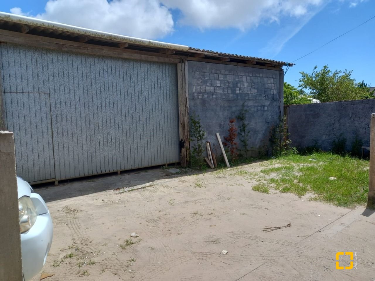 Galpão com 200m², 18 garagens, no bairro São João do Rio Vermelho em Florianópolis