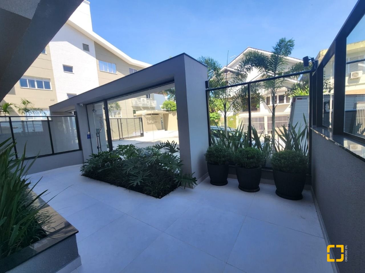 Apartamento com 100m², 4 quartos (sendo 2 suítes), 1 garagem, no bairro Coqueiros em Florianópolis