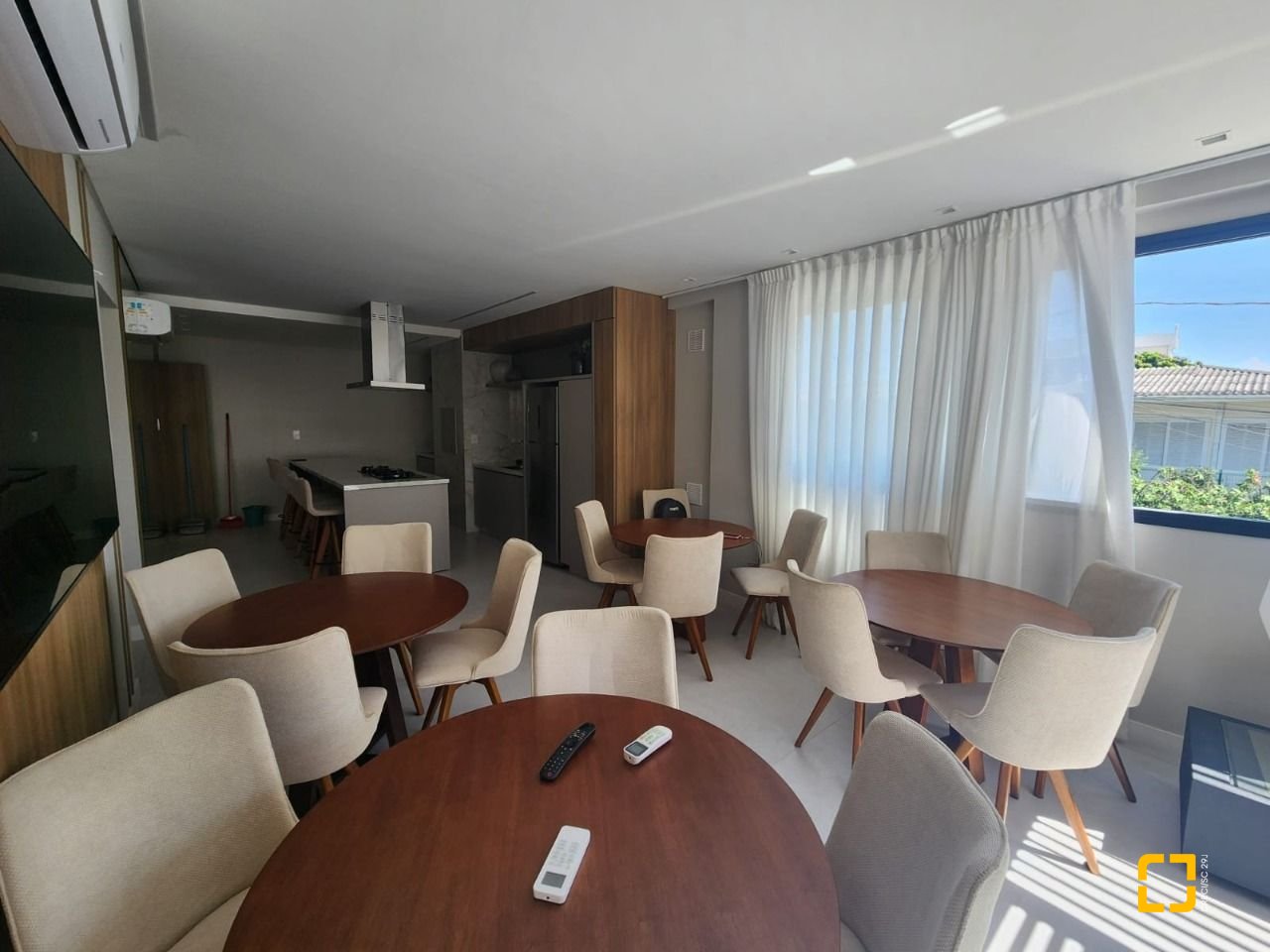 Apartamento com 100m², 4 quartos (sendo 2 suítes), 1 garagem, no bairro Coqueiros em Florianópolis