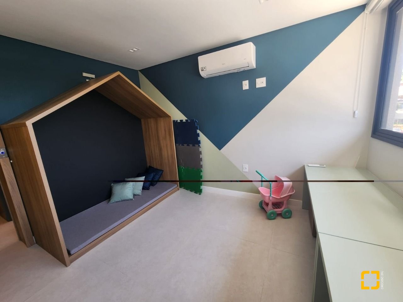 Apartamento com 100m², 4 quartos (sendo 2 suítes), 1 garagem, no bairro Coqueiros em Florianópolis
