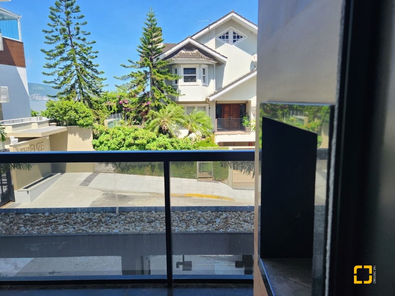 Apartamento com 100m², 4 quartos (sendo 2 suítes), 1 garagem, no bairro Coqueiros em Florianópolis
