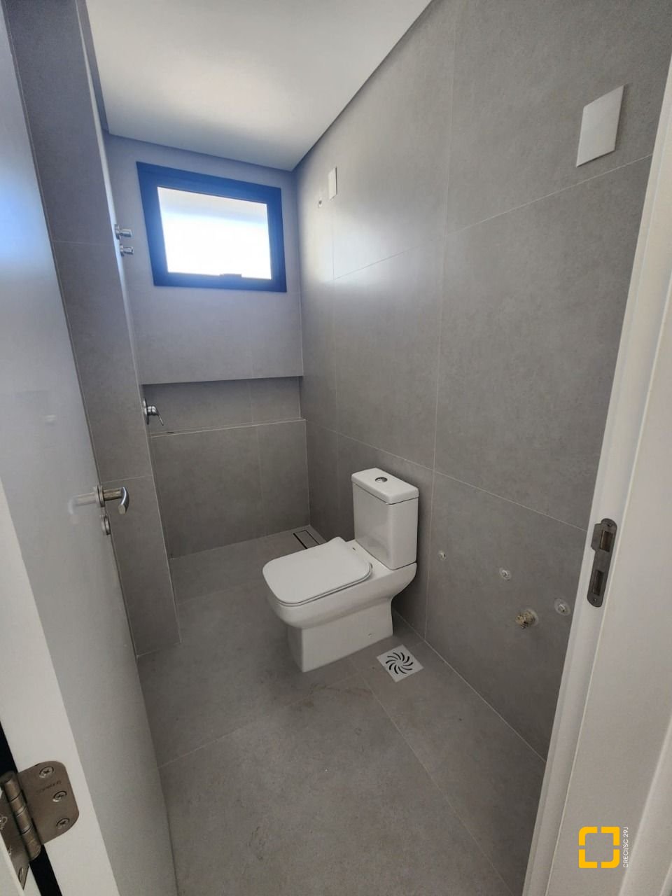 Apartamento com 100m², 4 quartos (sendo 2 suítes), 1 garagem, no bairro Coqueiros em Florianópolis