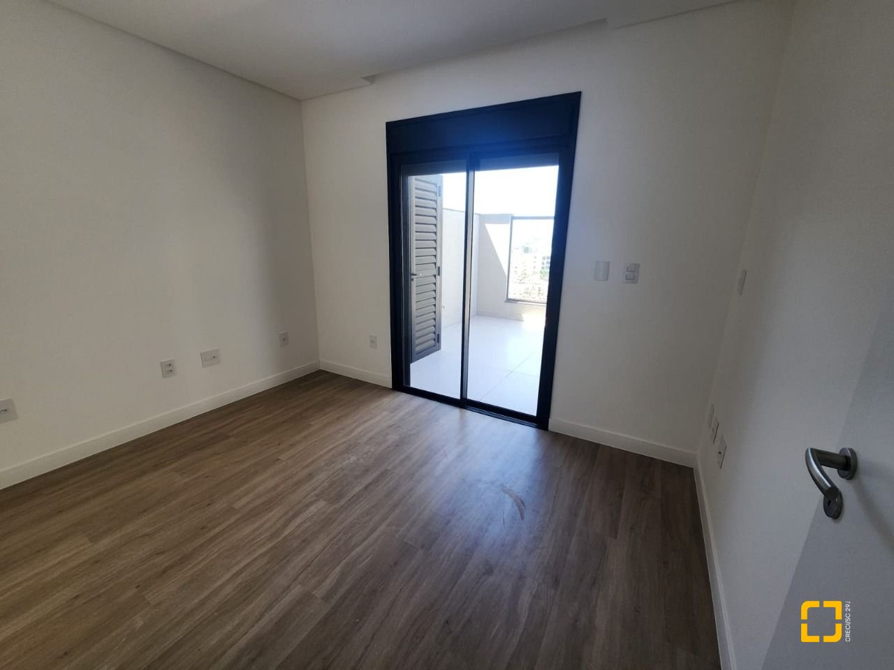 Apartamento com 100m², 4 quartos (sendo 2 suítes), 1 garagem, no bairro Coqueiros em Florianópolis