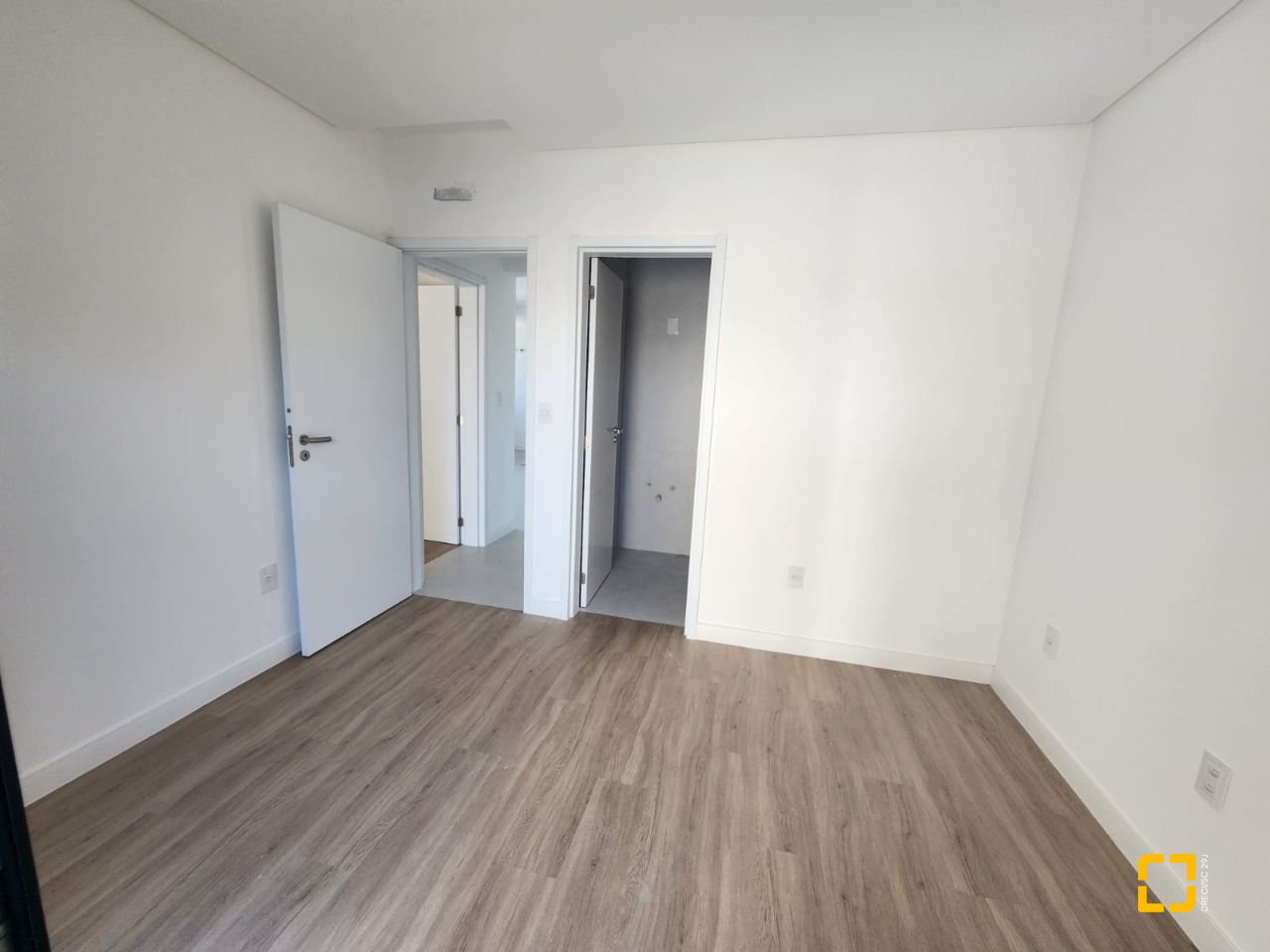 Apartamento com 100m², 4 quartos (sendo 2 suítes), 1 garagem, no bairro Coqueiros em Florianópolis
