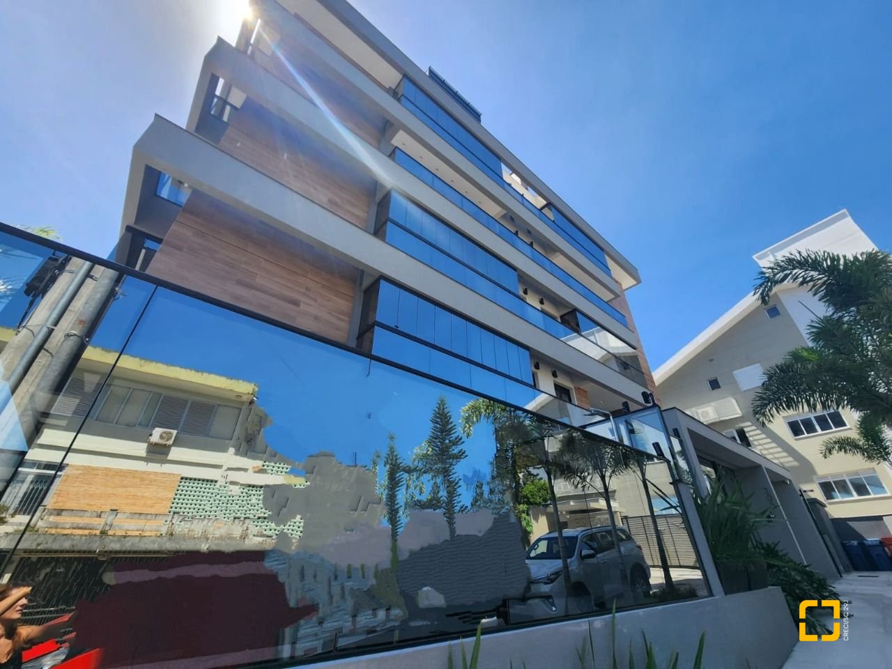 Apartamento com 100m², 4 quartos (sendo 2 suítes), 1 garagem, no bairro Coqueiros em Florianópolis
