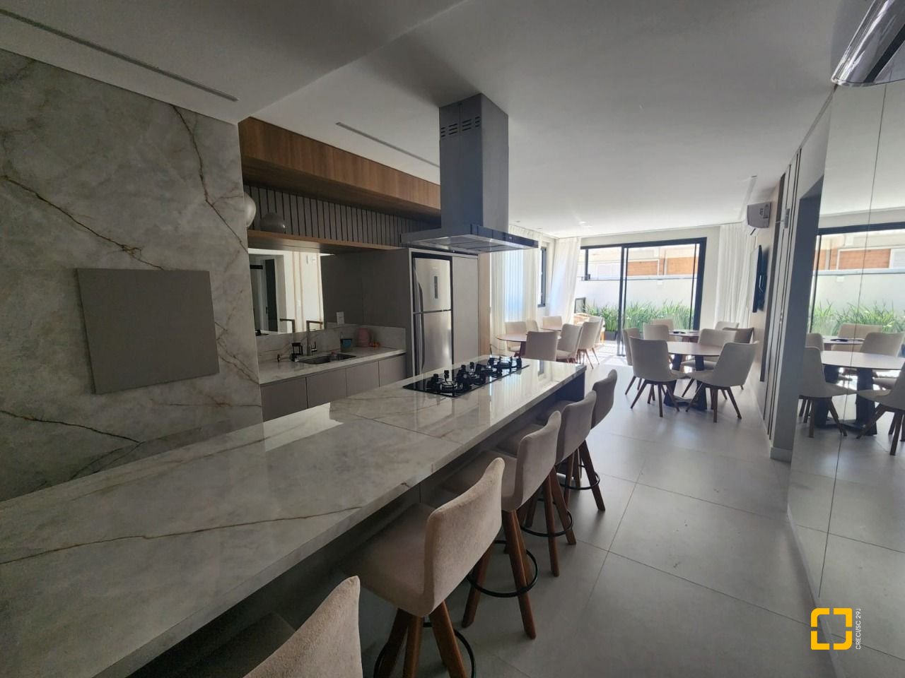 Apartamento com 100m², 4 quartos (sendo 2 suítes), 1 garagem, no bairro Coqueiros em Florianópolis