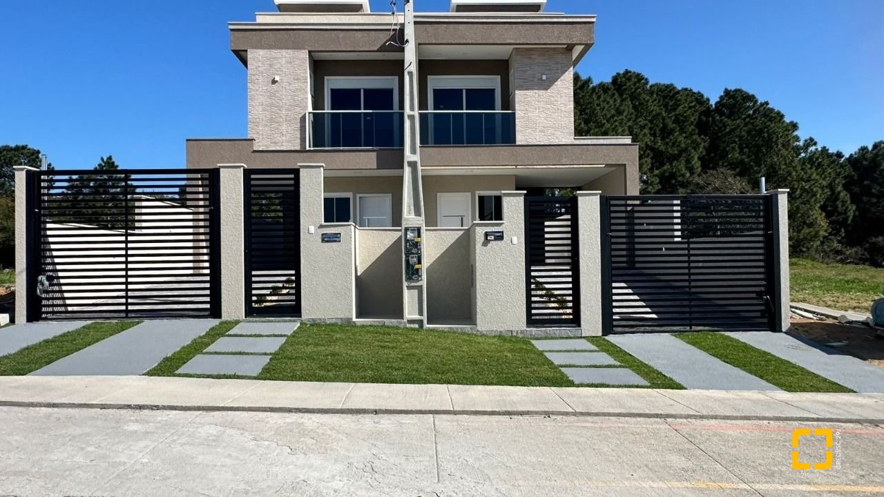Casa com 156m², 4 quartos (sendo 1 suíte), 2 garagens, no bairro Rio Vermelho em Florianópolis