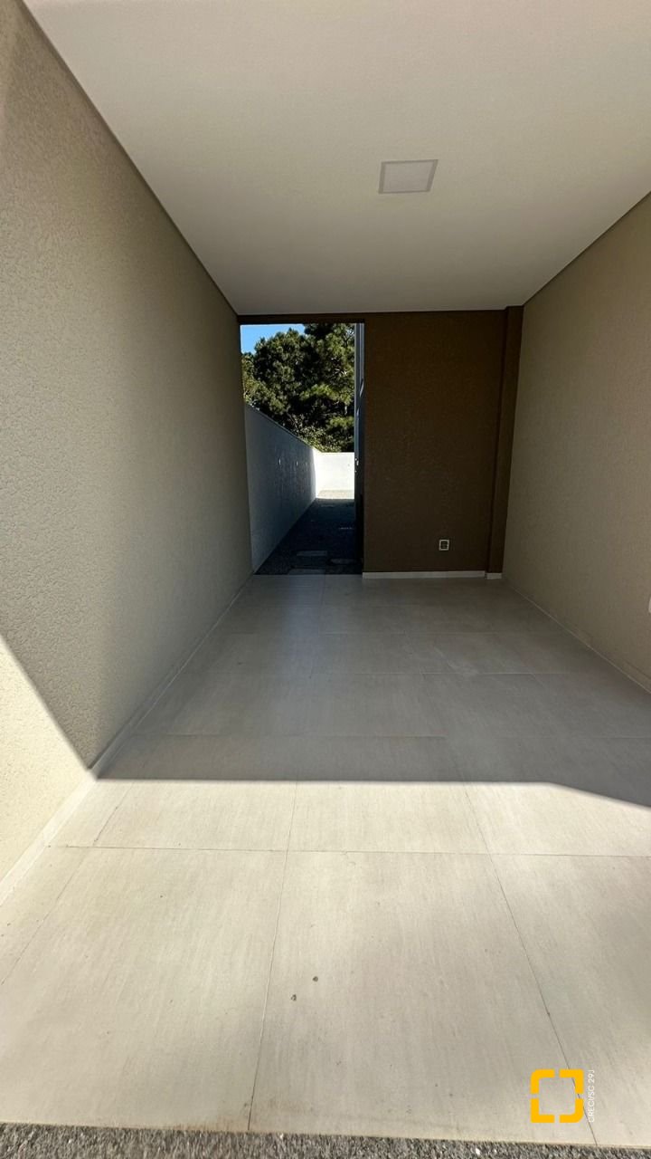 Casa com 156m², 4 quartos (sendo 1 suíte), 2 garagens, no bairro Rio Vermelho em Florianópolis
