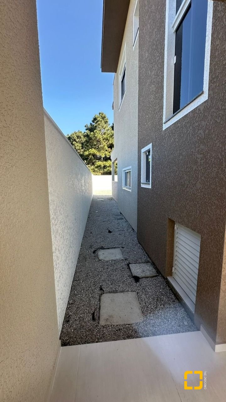 Casa com 156m², 4 quartos (sendo 1 suíte), 2 garagens, no bairro Rio Vermelho em Florianópolis
