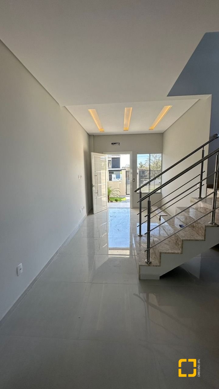 Casa com 156m², 4 quartos (sendo 1 suíte), 2 garagens, no bairro Rio Vermelho em Florianópolis