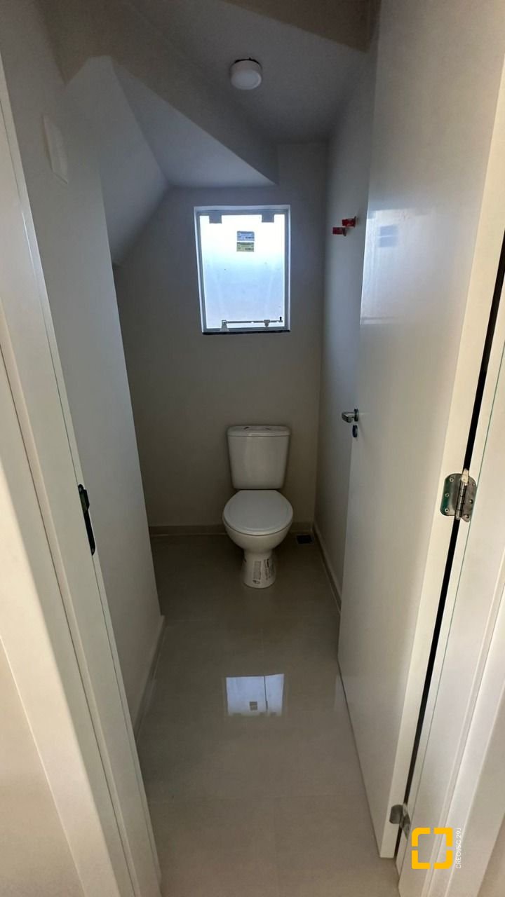 Casa com 156m², 4 quartos (sendo 1 suíte), 2 garagens, no bairro Rio Vermelho em Florianópolis
