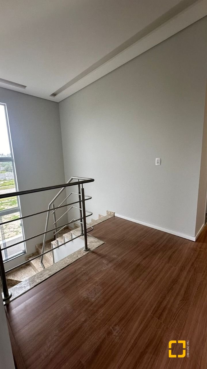 Casa com 156m², 4 quartos (sendo 1 suíte), 2 garagens, no bairro Rio Vermelho em Florianópolis