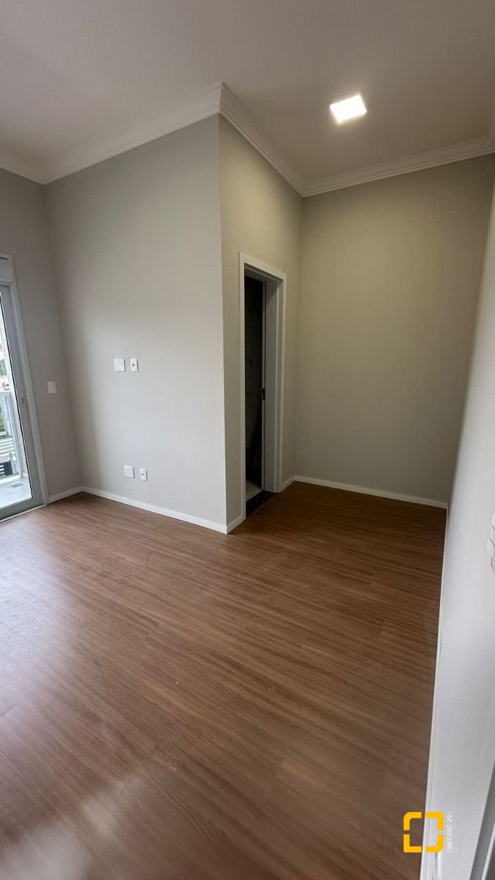 Casa com 156m², 4 quartos (sendo 1 suíte), 2 garagens, no bairro Rio Vermelho em Florianópolis