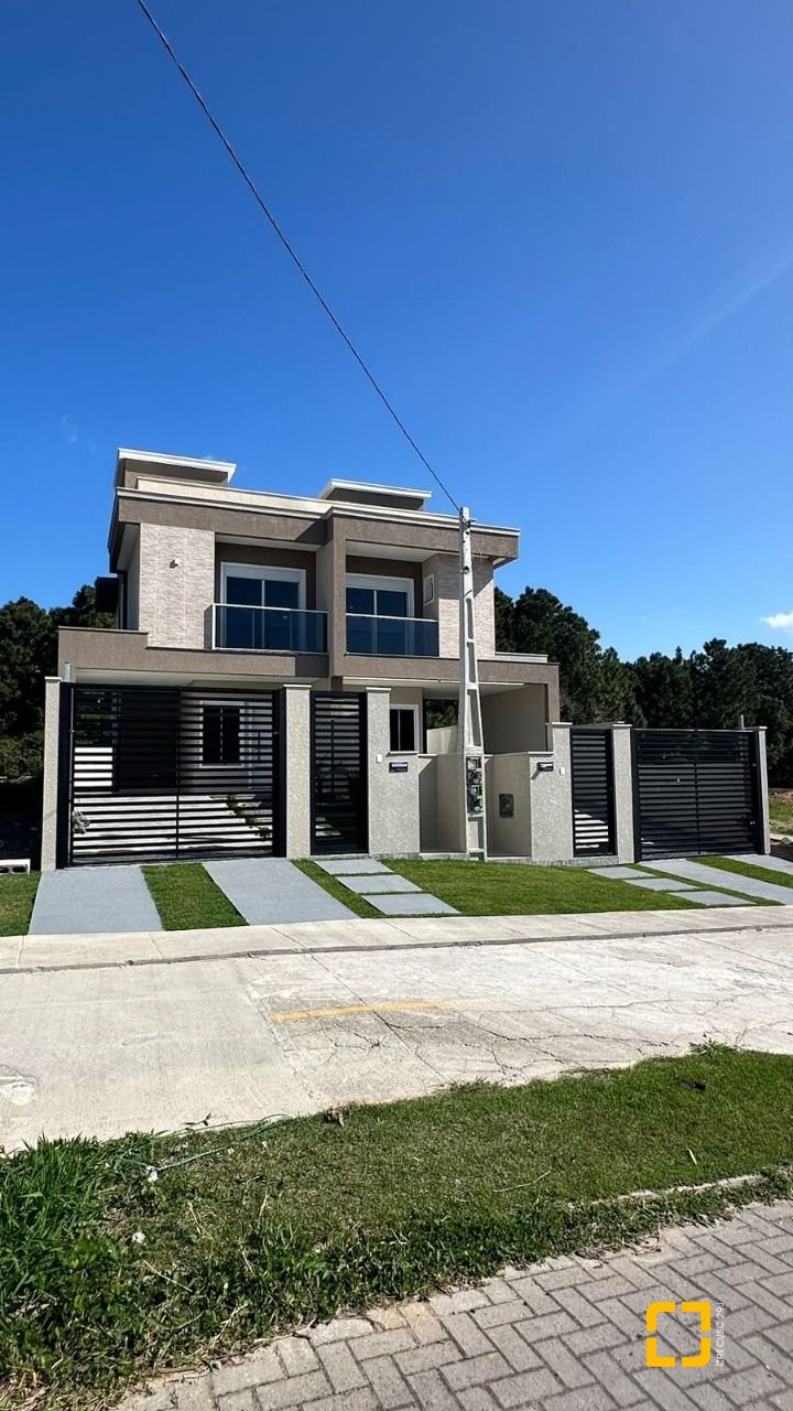 Casa com 156m², 4 quartos (sendo 1 suíte), 2 garagens, no bairro Rio Vermelho em Florianópolis