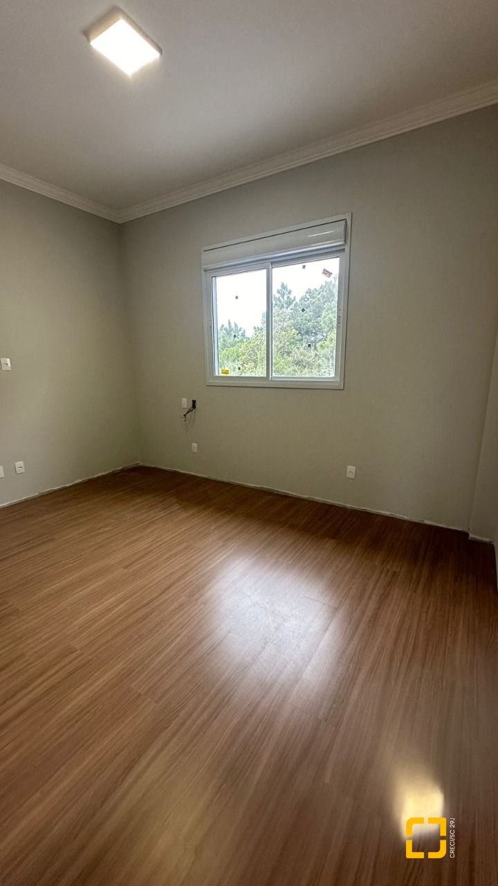 Casa com 156m², 4 quartos (sendo 1 suíte), 2 garagens, no bairro Rio Vermelho em Florianópolis