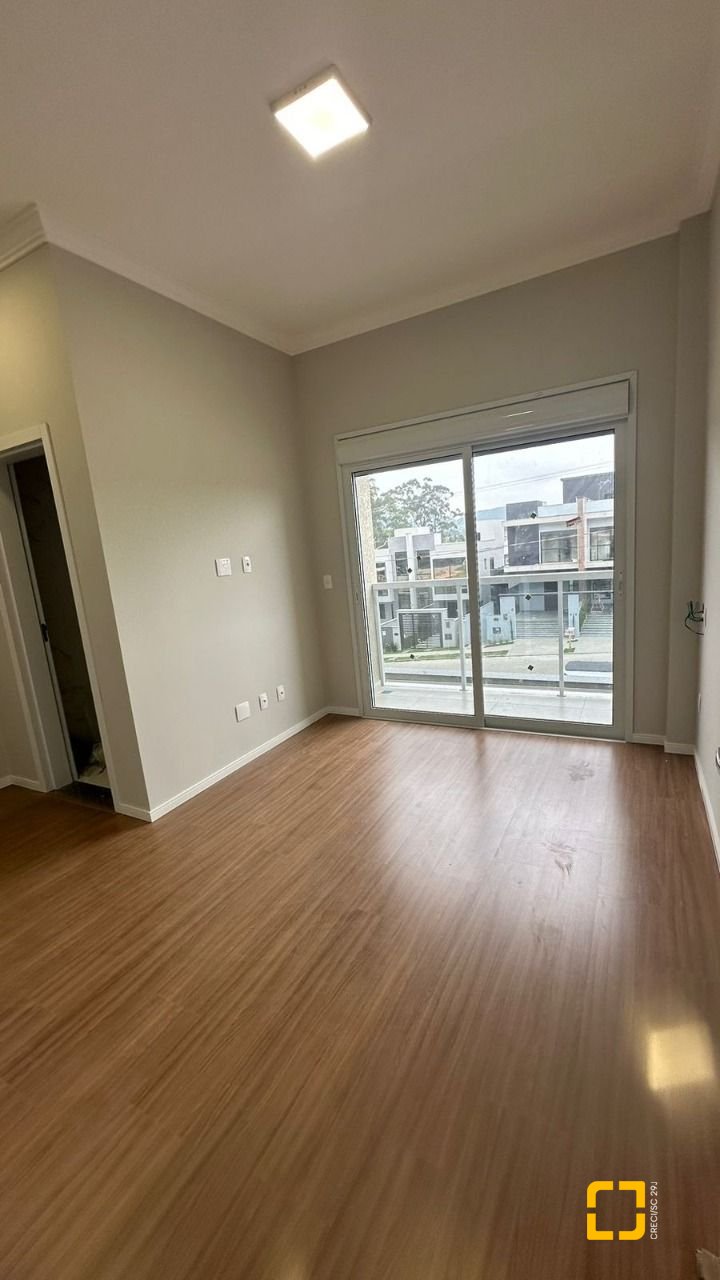 Casa com 156m², 4 quartos (sendo 1 suíte), 2 garagens, no bairro Rio Vermelho em Florianópolis