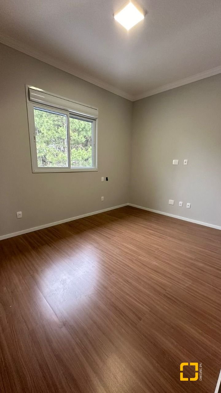 Casa com 156m², 4 quartos (sendo 1 suíte), 2 garagens, no bairro Rio Vermelho em Florianópolis
