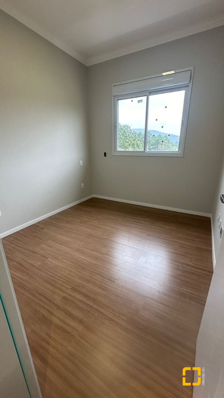 Casa com 156m², 4 quartos (sendo 1 suíte), 2 garagens, no bairro Rio Vermelho em Florianópolis