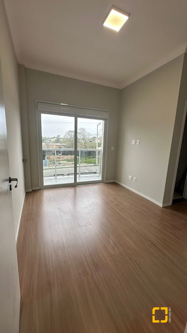 Casa com 156m², 4 quartos (sendo 1 suíte), 2 garagens, no bairro Rio Vermelho em Florianópolis