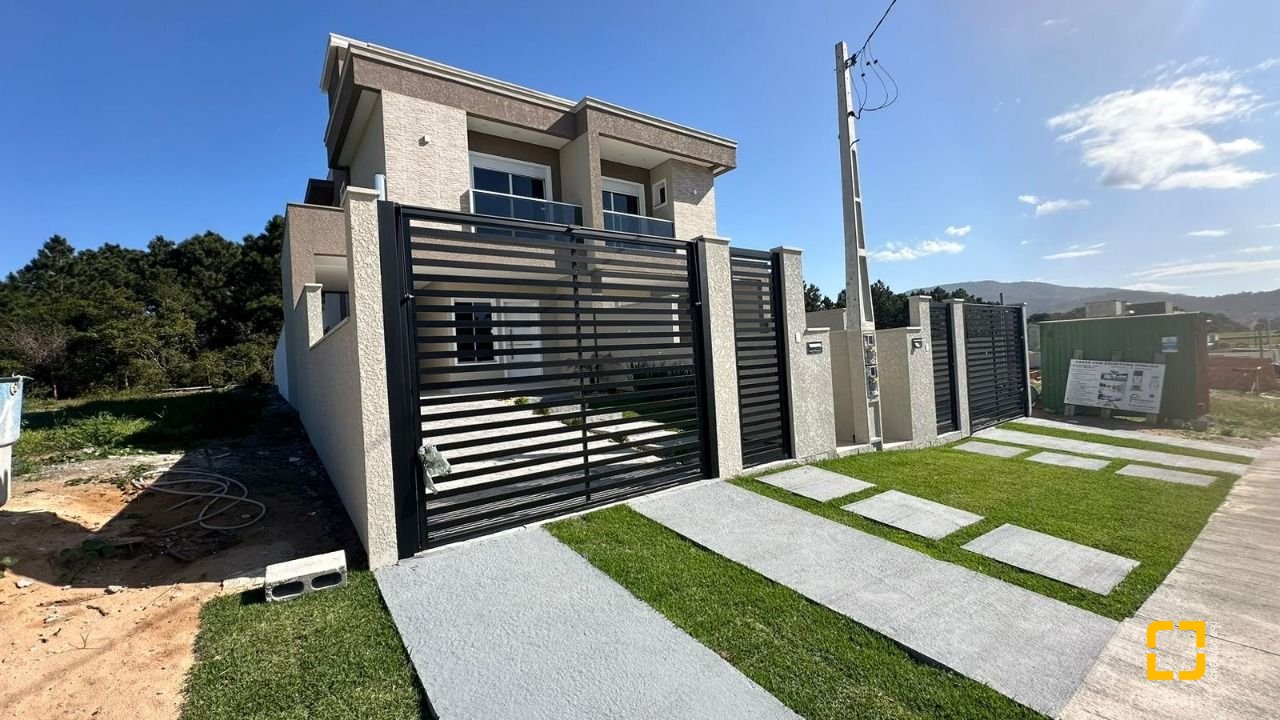 Casa com 156m², 3 quartos (sendo 1 suíte), 2 garagens, no bairro Rio Vermelho em Florianópolis