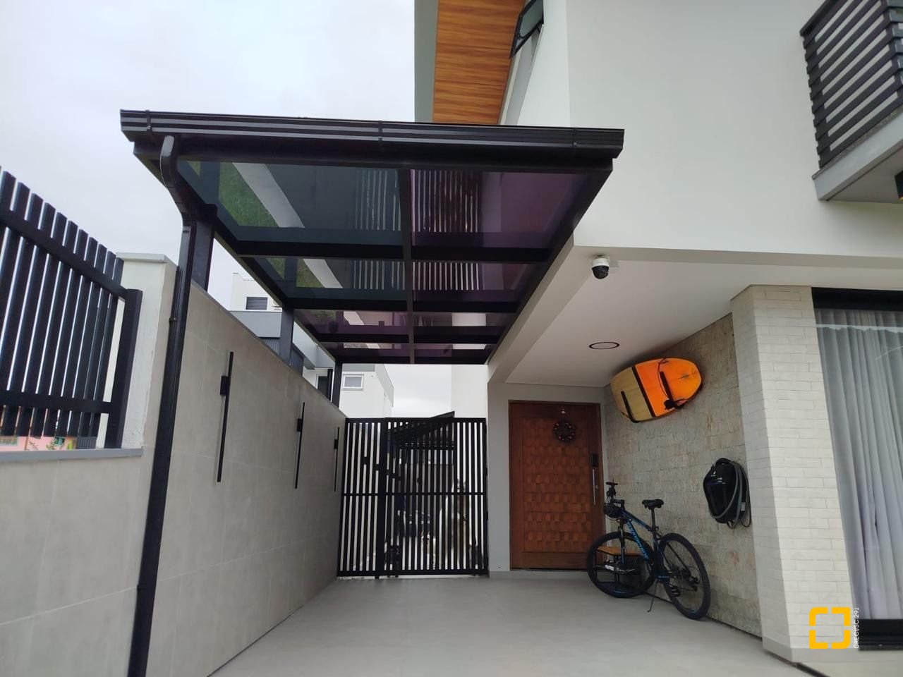 Casa com 180m², 4 quartos (sendo 1 suíte), 2 garagens, no bairro Rio Tavares em Florianópolis