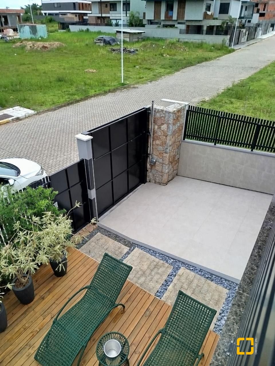 Casa com 180m², 4 quartos (sendo 1 suíte), 2 garagens, no bairro Rio Tavares em Florianópolis