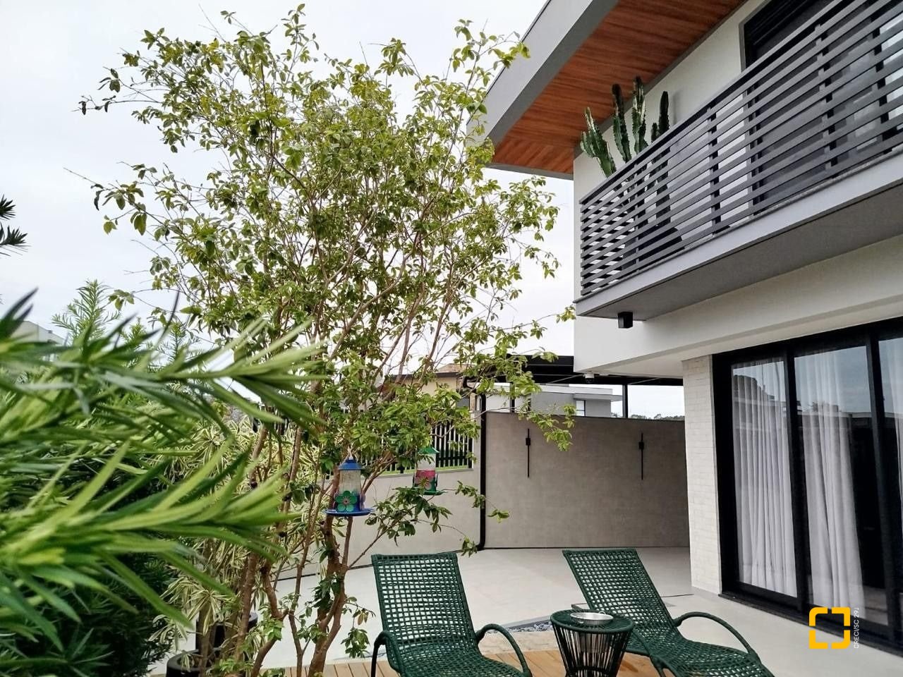 Casa com 180m², 4 quartos (sendo 1 suíte), 2 garagens, no bairro Rio Tavares em Florianópolis
