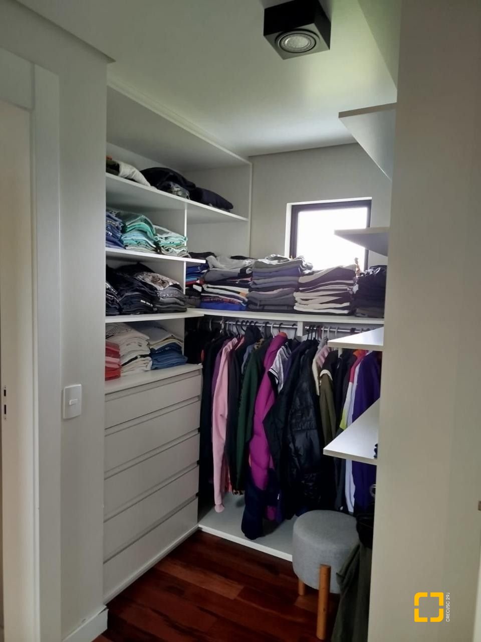 Casa com 180m², 4 quartos (sendo 1 suíte), 2 garagens, no bairro Rio Tavares em Florianópolis
