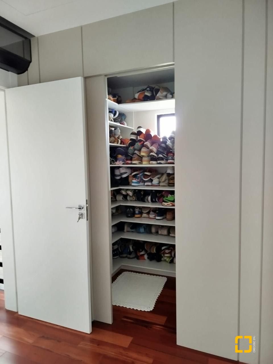 Casa com 180m², 4 quartos (sendo 1 suíte), 2 garagens, no bairro Rio Tavares em Florianópolis