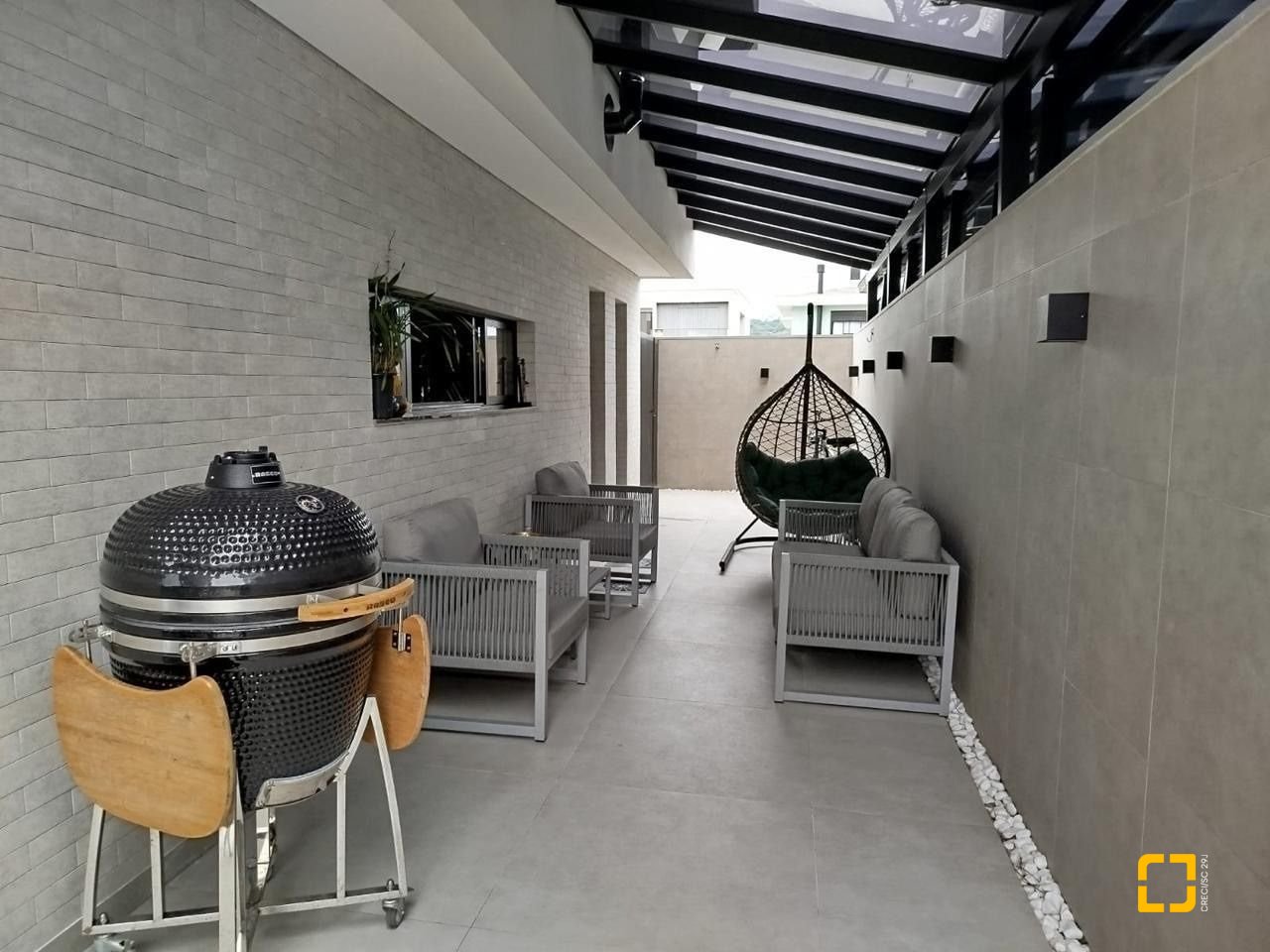 Casa com 180m², 4 quartos (sendo 1 suíte), 2 garagens, no bairro Rio Tavares em Florianópolis
