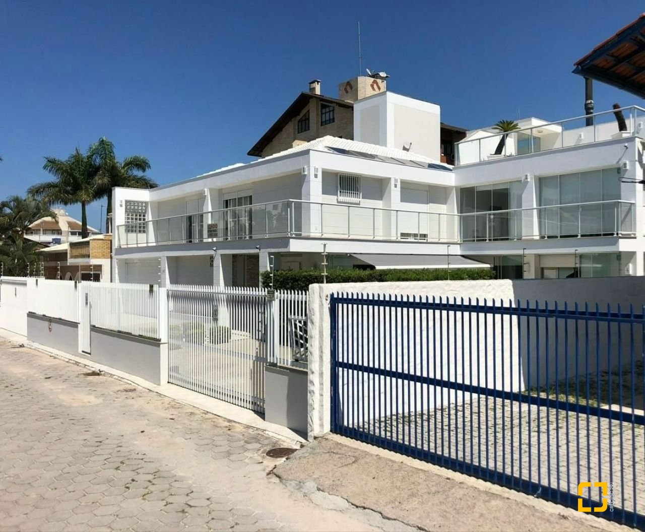 Casa com 560m², 10 quartos (sendo 5 suítes), 8 garagens, no bairro Cachoeira do Bom Jesus em Florianópolis