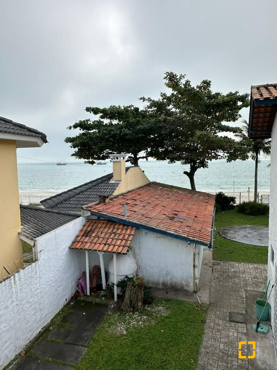 Casa com 560m², 10 quartos (sendo 5 suítes), 8 garagens, no bairro Cachoeira do Bom Jesus em Florianópolis