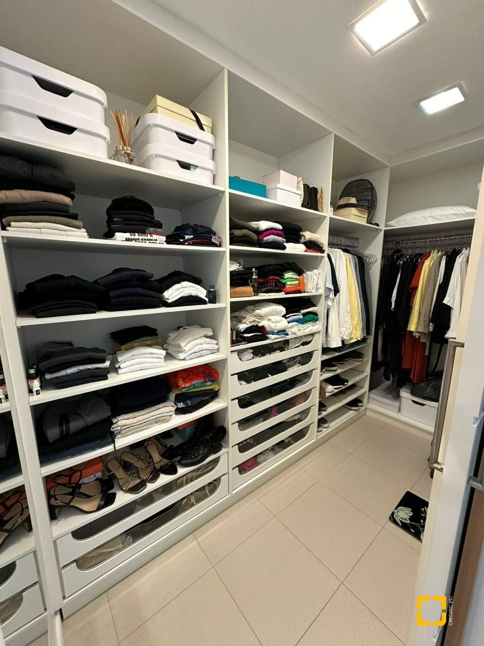 Casa com 560m², 10 quartos (sendo 5 suítes), 8 garagens, no bairro Cachoeira do Bom Jesus em Florianópolis