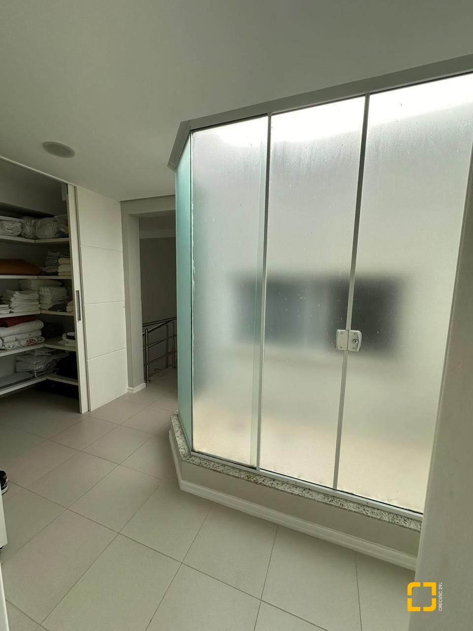 Casa com 560m², 10 quartos (sendo 5 suítes), 8 garagens, no bairro Cachoeira do Bom Jesus em Florianópolis